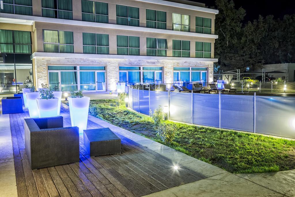 ฮาวเวิร์ด จอห์นสัน เนวเกง Hotel เนวเก็น ภายนอก รูปภาพ