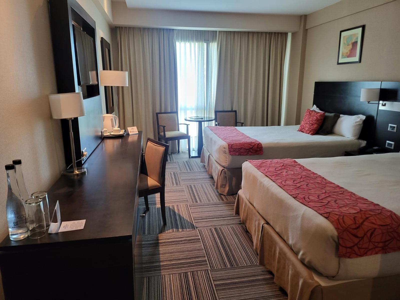 ฮาวเวิร์ด จอห์นสัน เนวเกง Hotel เนวเก็น ภายนอก รูปภาพ
