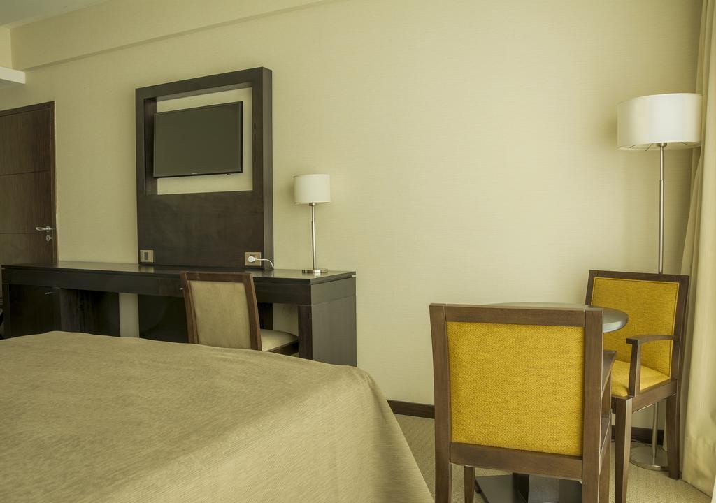 ฮาวเวิร์ด จอห์นสัน เนวเกง Hotel เนวเก็น ห้อง รูปภาพ