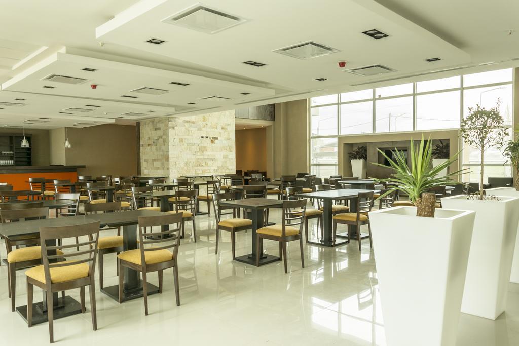 ฮาวเวิร์ด จอห์นสัน เนวเกง Hotel เนวเก็น ภายนอก รูปภาพ