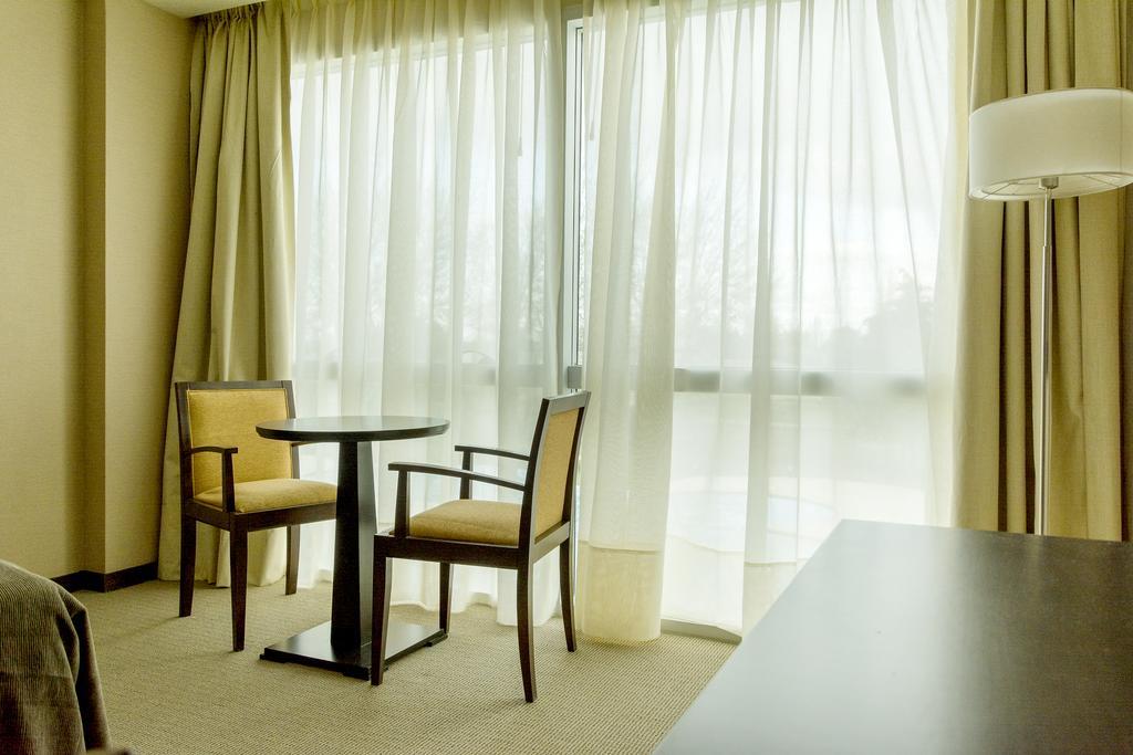 ฮาวเวิร์ด จอห์นสัน เนวเกง Hotel เนวเก็น ห้อง รูปภาพ