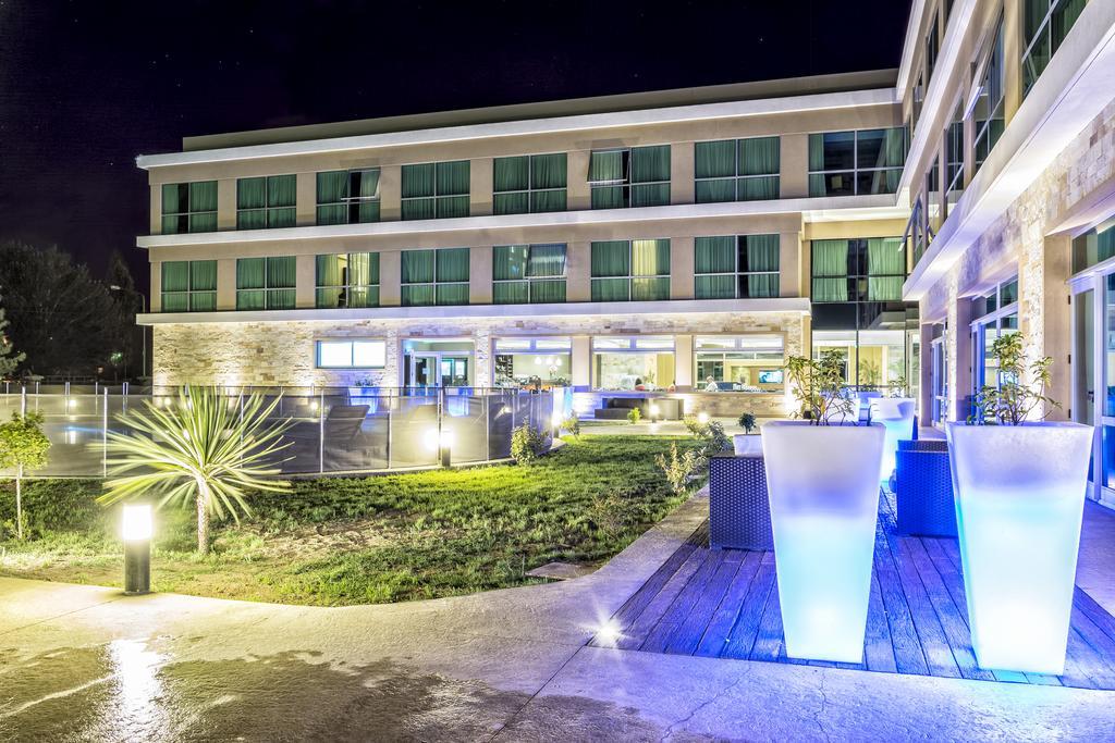 ฮาวเวิร์ด จอห์นสัน เนวเกง Hotel เนวเก็น ภายนอก รูปภาพ