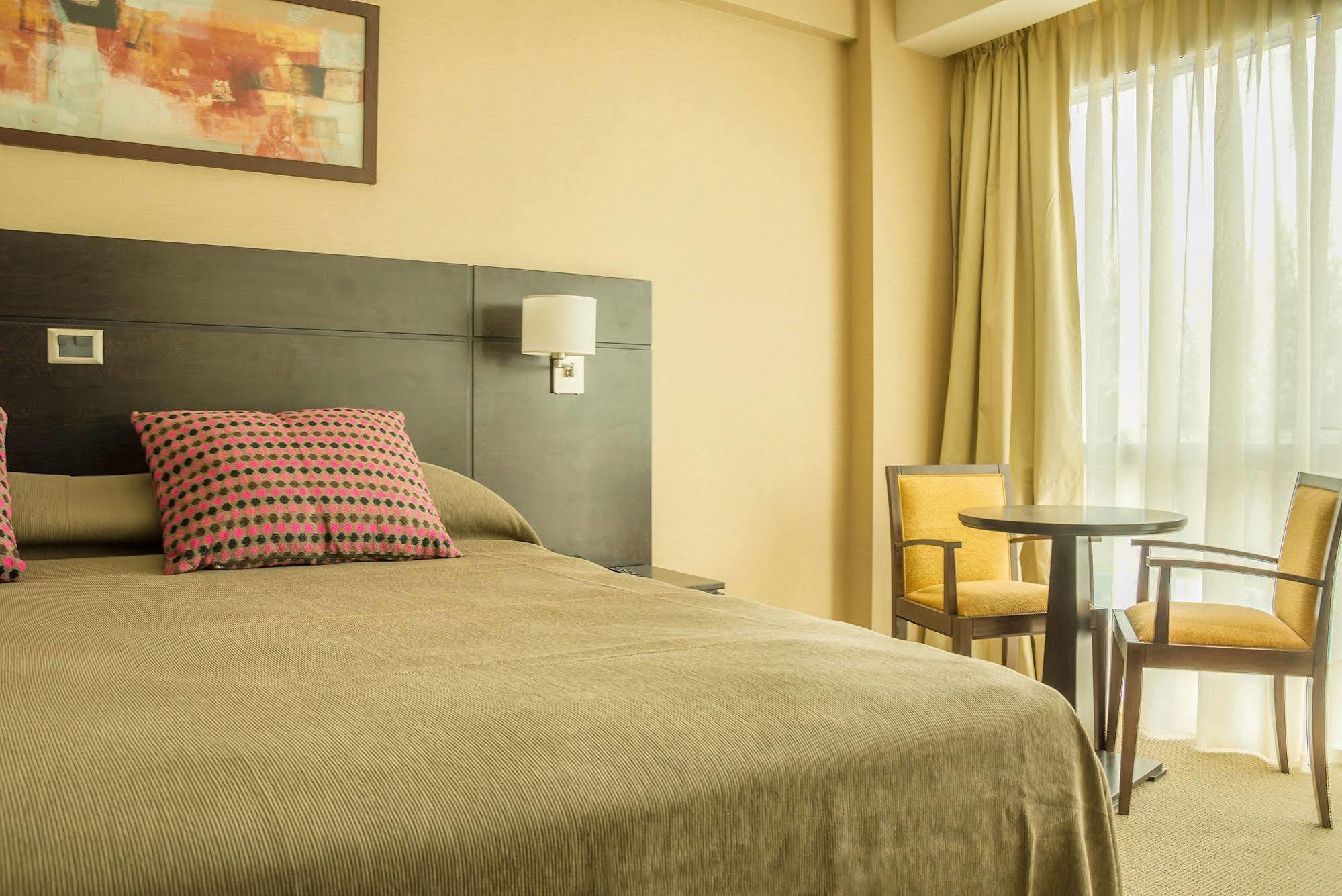 ฮาวเวิร์ด จอห์นสัน เนวเกง Hotel เนวเก็น ภายนอก รูปภาพ