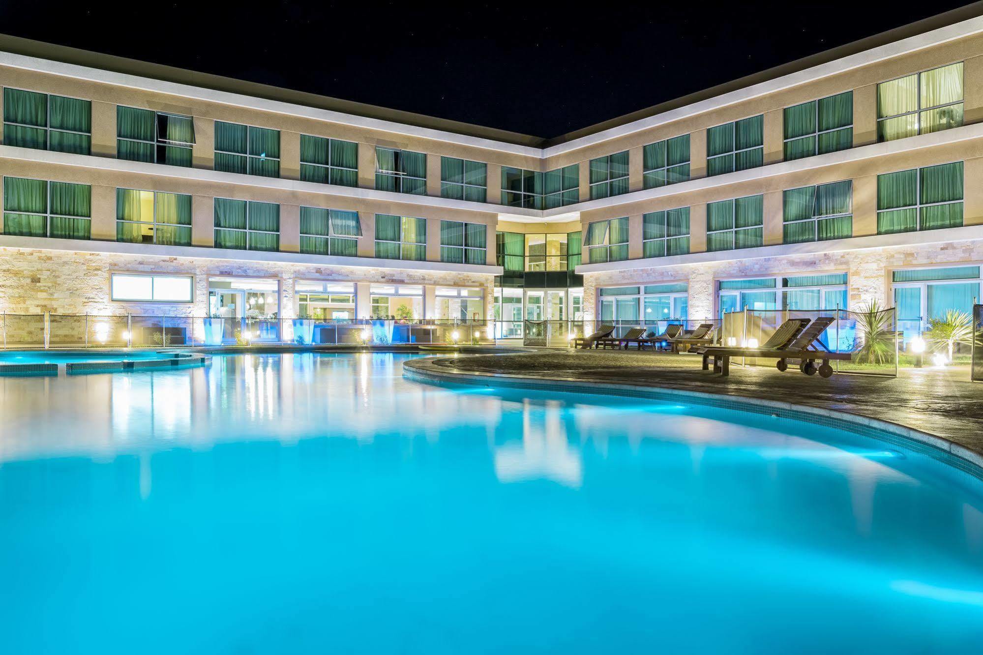 ฮาวเวิร์ด จอห์นสัน เนวเกง Hotel เนวเก็น ภายนอก รูปภาพ