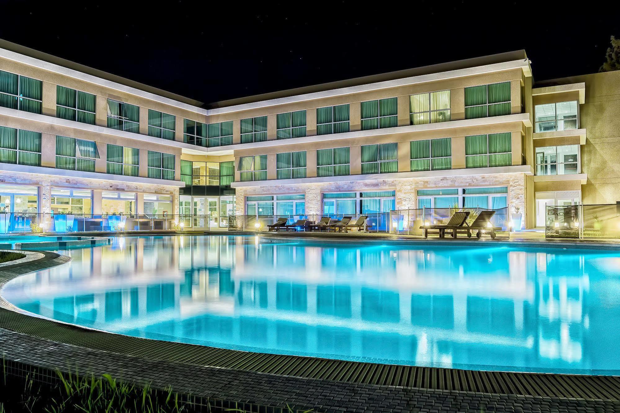 ฮาวเวิร์ด จอห์นสัน เนวเกง Hotel เนวเก็น ภายนอก รูปภาพ