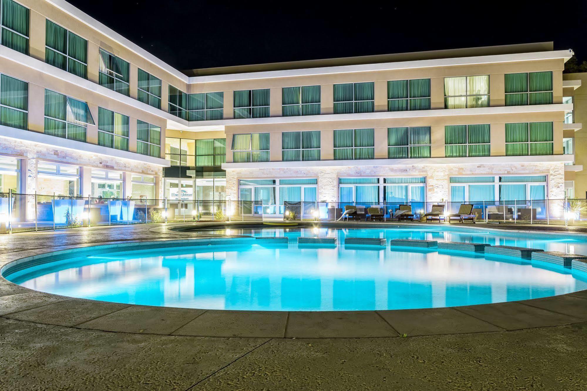 ฮาวเวิร์ด จอห์นสัน เนวเกง Hotel เนวเก็น ภายนอก รูปภาพ